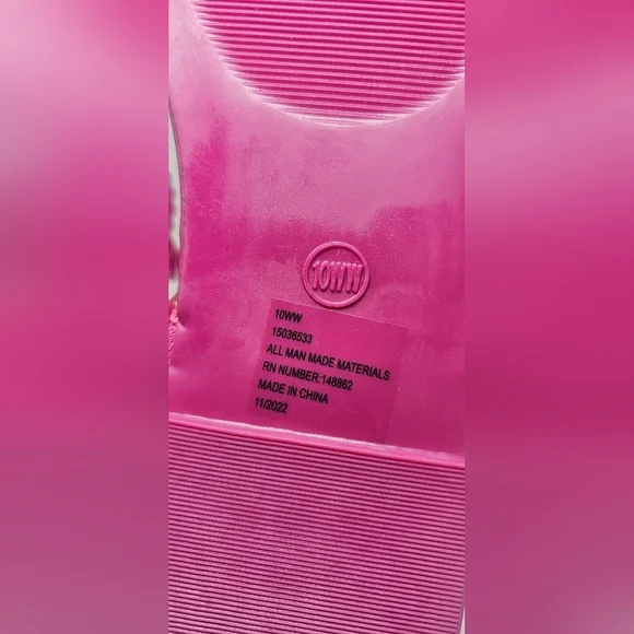 Torrid Women's Medallion T-Strap Jelly Thong Flat Sandals Fuschia NEW Size 10WW - Picture 9 of 12